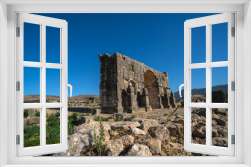 Fototapeta Naklejka Na Ścianę Okno 3D - Volubilis ruins, a partly-excavated Berber-Roman city that may have been the capital of the Kingdom of Mauretania, situated near the city of Meknes, Morocco