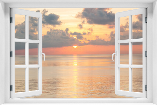 Fototapeta Naklejka Na Ścianę Okno 3D - Very beautiful sunset with clouds in the middle of the ocean