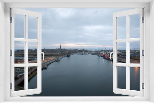 Fototapeta Naklejka Na Ścianę Okno 3D - Port de St Malo en drone au petit matin