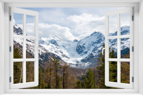 Fototapeta Naklejka Na Ścianę Okno 3D - View of The Morteratsch Glacier on the Bernina range.