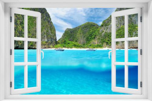 Fototapeta Naklejka Na Ścianę Okno 3D - Beautiful lagoon with white sand bottom underwater view