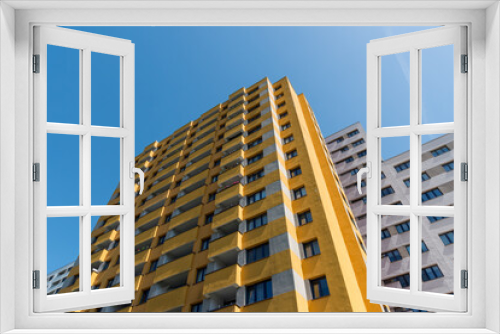 Fototapeta Naklejka Na Ścianę Okno 3D - Yellow multistory apartment house in the city of Berlin