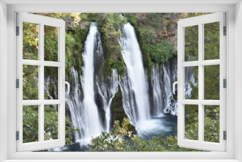 Fototapeta Naklejka Na Ścianę Okno 3D - Burney Falls at McArthur Burney Falls Memorial State Park