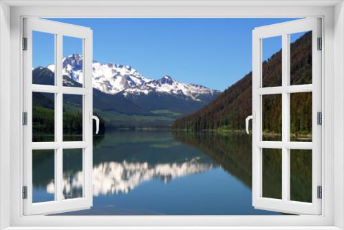 Fototapeta Naklejka Na Ścianę Okno 3D - Mountain and lake reflection in Canada