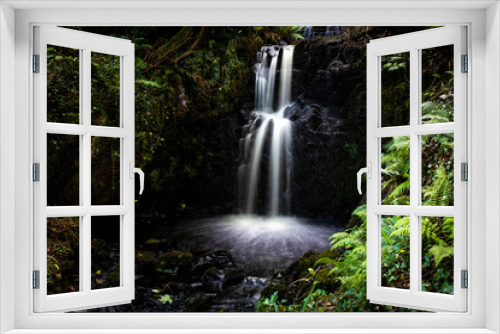 Fototapeta Naklejka Na Ścianę Okno 3D - Beautiful hidden waterfall in Connemara National park in summer