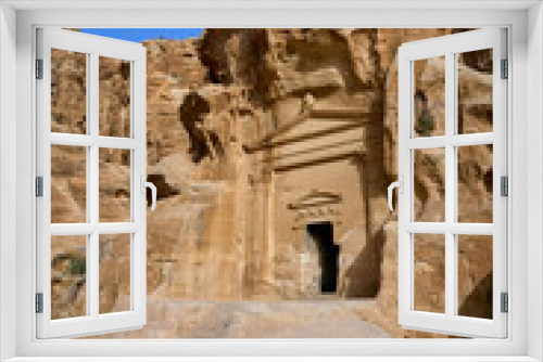 Fototapeta Naklejka Na Ścianę Okno 3D - Carved doorway at Little Petra, Petra Jordan