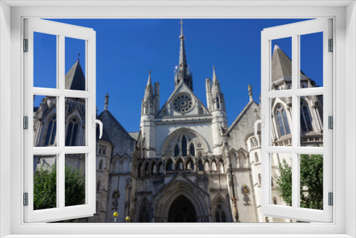 Fototapeta Naklejka Na Ścianę Okno 3D - A view of the facade of the Royal courts of justice