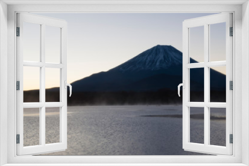 Fototapeta Naklejka Na Ścianę Okno 3D - 精進湖から夜明けの富士山