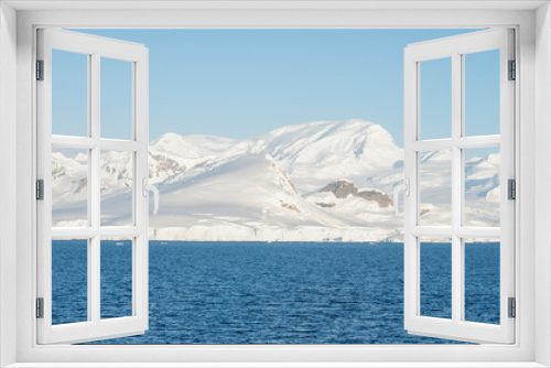 Fototapeta Naklejka Na Ścianę Okno 3D - Antarctica mountains and sea. South Pole. On a sunny day