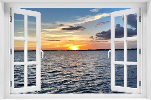Fototapeta Naklejka Na Ścianę Okno 3D - Golden hour sunset on Florida lake. 
