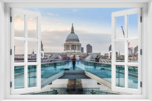 Fototapeta Naklejka Na Ścianę Okno 3D - St Paul's Cathedral and the Millennium Bridge in London