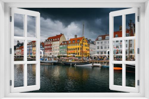 Fototapeta Naklejka Na Ścianę Okno 3D - Nyhavn in Copenhagen on a summer afternoon. The colorful facades of the houses create an amazing atmosphere.