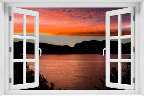 Fototapeta Naklejka Na Ścianę Okno 3D - atardecer en el lago Alumine, Villa Pehuenia, Patagonia Argentina