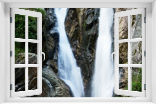 Fototapeta Naklejka Na Ścianę Okno 3D - Lolaia Waterfall, in Retezat National Park, Romania