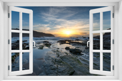 Fototapeta Naklejka Na Ścianę Okno 3D - Sunset at a Rocky Cove