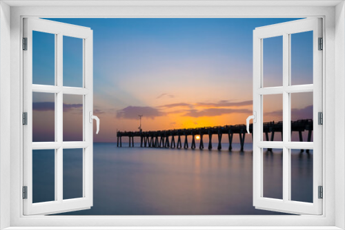 Fototapeta Naklejka Na Ścianę Okno 3D - Sunset over the Gulf of Mexico at the Venice Fishing Pier in Venice Florida USA