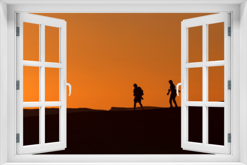 Fototapeta Naklejka Na Ścianę Okno 3D - Silhouette of photographers in desert Sahara, Morocco