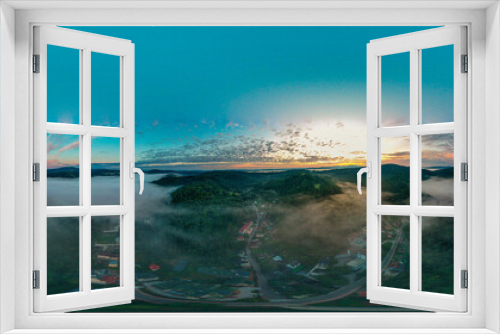 Fototapeta Naklejka Na Ścianę Okno 3D - Beskid Sądecki, Krynica, wschód słońca, lato, mgła, panorana