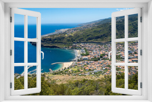 Fototapeta Naklejka Na Ścianę Okno 3D - landscape of the city of Funchal Madeira island on a sunny day