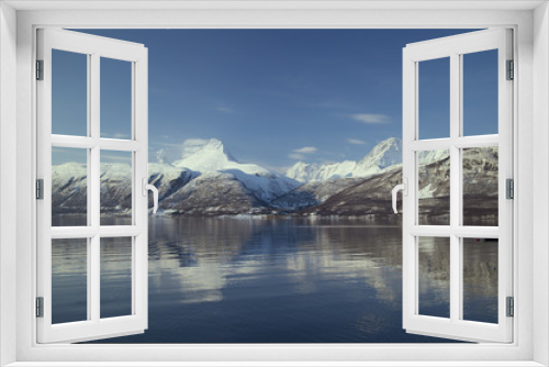 Fototapeta Naklejka Na Ścianę Okno 3D - Norwegischer Fjord im Winter