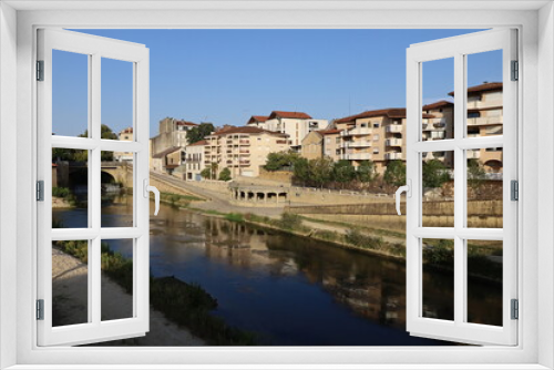 Fototapeta Naklejka Na Ścianę Okno 3D - Les rives de la rivière Midouze, ville de Mont de Marsan, département des Landes, France