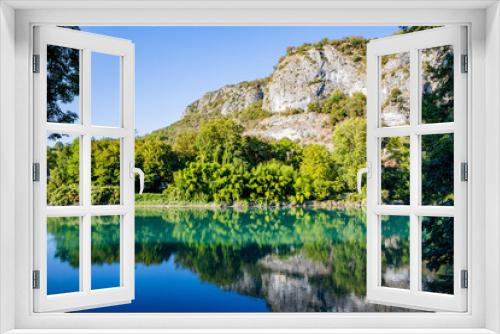 Fototapeta Naklejka Na Ścianę Okno 3D - Le Rhône dans le village de la Balme