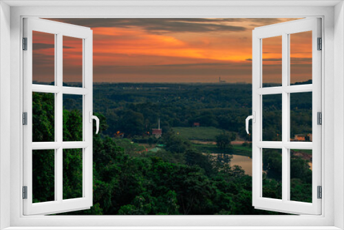 panoramic background of high mountain scenery, overlooking the atmosphere of the sea, trees and wind blowing in a cool blur, spontaneous beauty