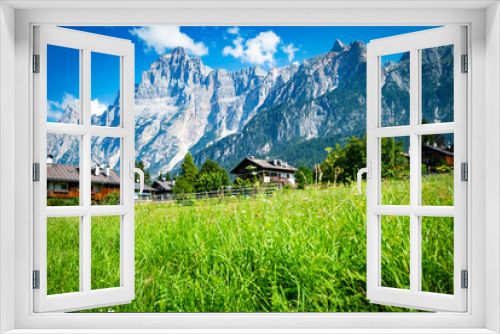 Fototapeta Naklejka Na Ścianę Okno 3D - Il verde scintillante tra le Alpi