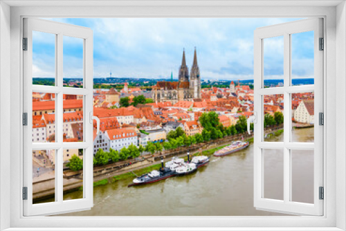 Fototapeta Naklejka Na Ścianę Okno 3D - Regensburg city aerial panoramic view, Germany