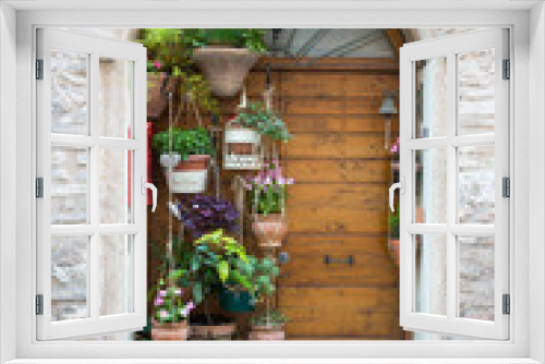 Fototapeta Naklejka Na Ścianę Okno 3D - Ingresso di casa con fiori