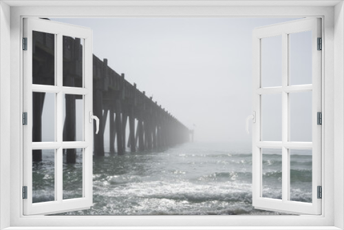 Fototapeta Naklejka Na Ścianę Okno 3D - fog on pier on beach 