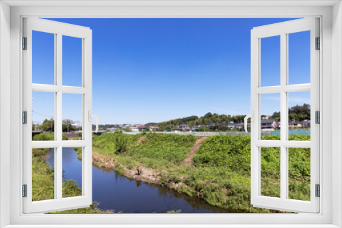 Fototapeta Naklejka Na Ścianę Okno 3D - 綺麗な青空の横浜郊外の川沿いの景色