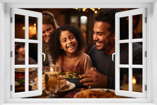 familias latinas cenando en casa disfrutando de la cena navideña en familia muy felices y pasando tiempo juntos 24 de diciembre