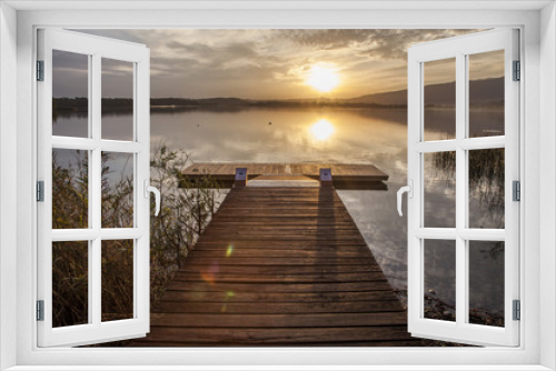 Fototapeta Naklejka Na Ścianę Okno 3D - Pontile sul lago al tramonto