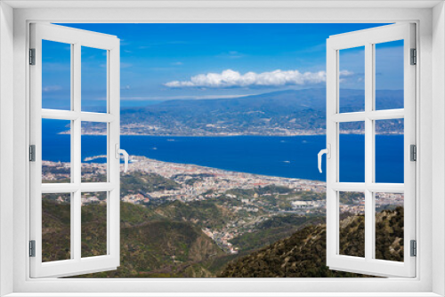 Fototapeta Naklejka Na Ścianę Okno 3D - Messina on the island of Sicily with the coast of Italy in the background