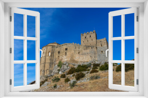 Fototapeta Naklejka Na Ścianę Okno 3D - vista del bonito castillo abadía de Loarre en la provincia de Huesca, España