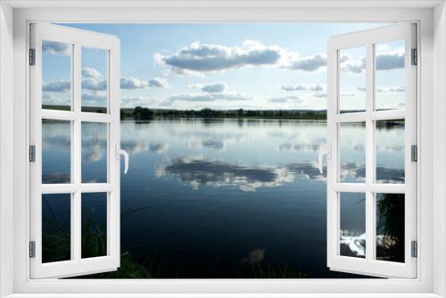 Fototapeta Naklejka Na Ścianę Okno 3D - Wolken spiegeln sich im See