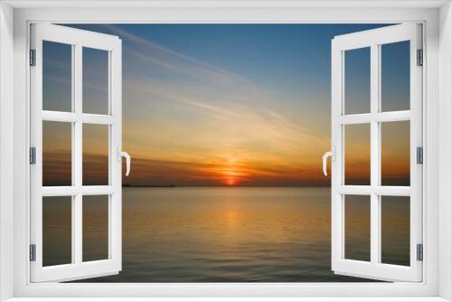 Fototapeta Naklejka Na Ścianę Okno 3D - Evening seascape: Setting sun over a calm sea surface