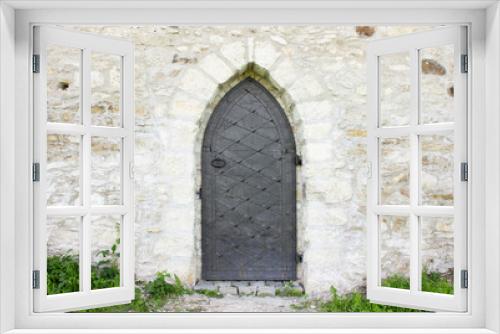 Fototapeta Naklejka Na Ścianę Okno 3D - Door in Mirow Castle, Poland