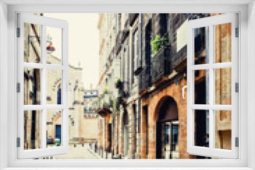 Fototapeta Naklejka Na Ścianę Okno 3D - Street view of old town in bordeaux city