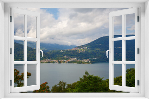 Fototapeta Naklejka Na Ścianę Okno 3D - view of Lake Caldonazzo north of Italy.