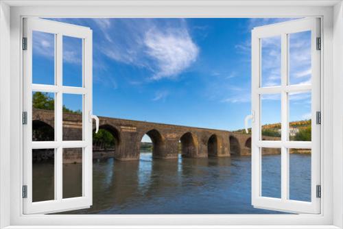 Fototapeta Naklejka Na Ścianę Okno 3D - Diyarbakir, Turkey historic ten-eyed bridge view (on gozlu kopru)
