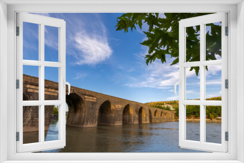 Fototapeta Naklejka Na Ścianę Okno 3D - Diyarbakir, Turkey historic ten-eyed bridge view (on gozlu kopru)