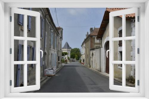 Fototapeta Naklejka Na Ścianę Okno 3D - Une des rues à Champagne-et-Fontaine