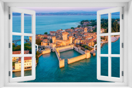 Fototapeta Naklejka Na Ścianę Okno 3D - Sirmione historical Old town, Lake Garda, Italy