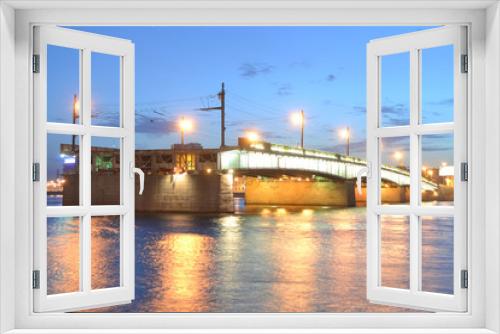 Fototapeta Naklejka Na Ścianę Okno 3D - Liteyny Bridge at night