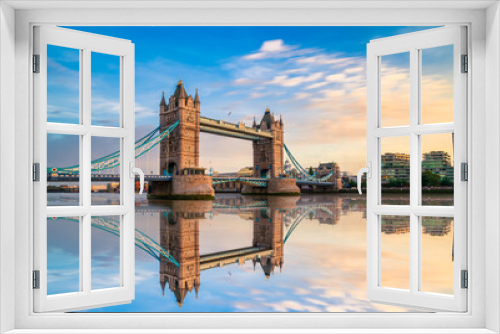 Fototapeta Naklejka Na Ścianę Okno 3D - London Tower Bridge and Thames river viewed at sunset hour in London, England
