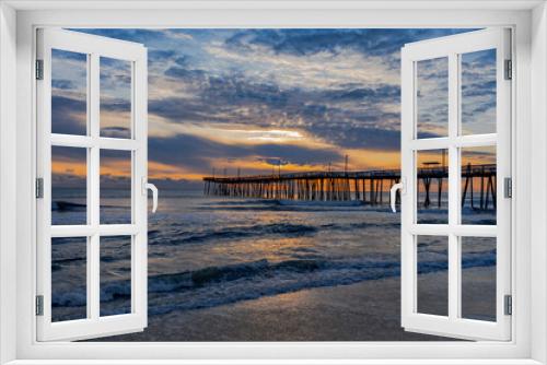 Fototapeta Naklejka Na Ścianę Okno 3D - Sunrise at the Virginia Beach pier