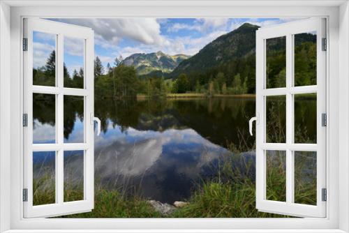 Fototapeta Naklejka Na Ścianę Okno 3D - Herbstliche Berglandschaft spiegelt sich in einem stillen See