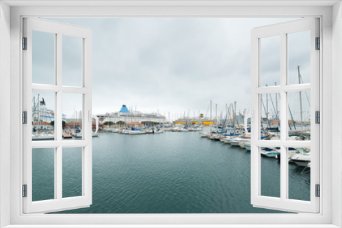 Fototapeta Naklejka Na Ścianę Okno 3D - Yacht harbour in Toulon